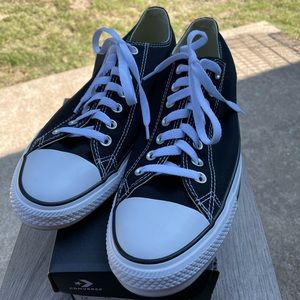 Converse Men's Size 10 Chuck Taylor All Star Low Black Sneakers. Worn once.